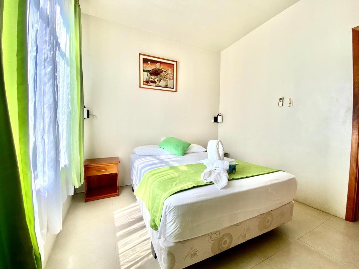 El Rincon De George Otel Puerto Villamil Dış mekan fotoğraf